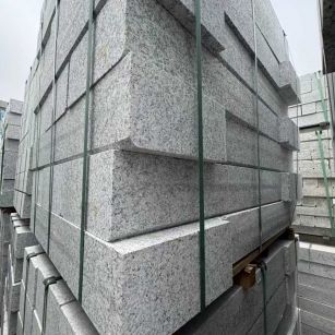 雅安芝麻白路牙石 马路牙子