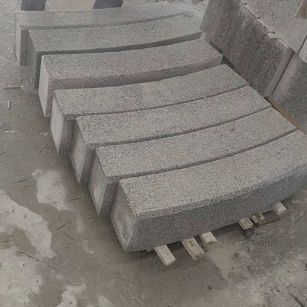 雅安芝麻白弧形路牙石