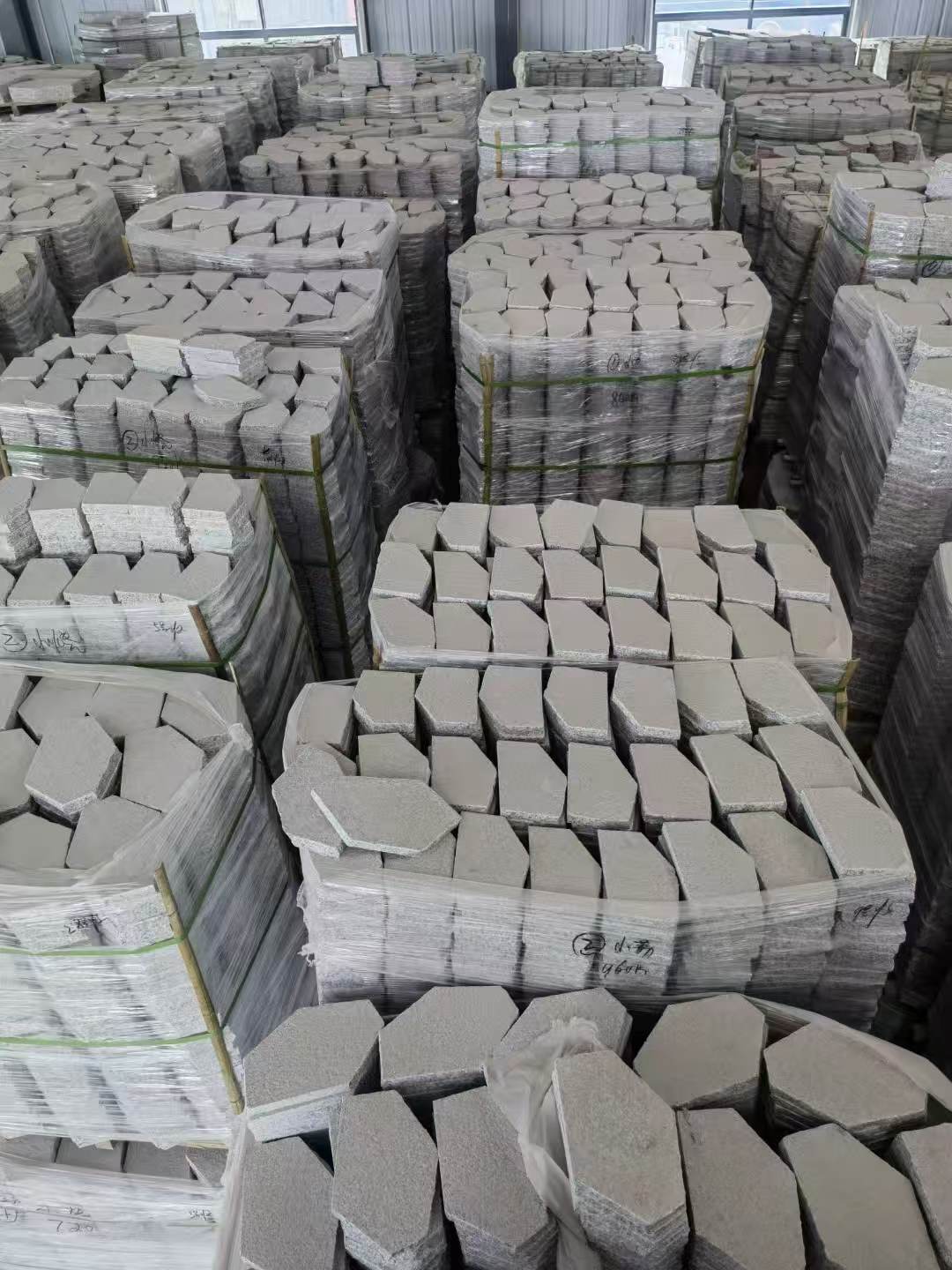 雅安芝麻白石材冰裂纹，碎拼。