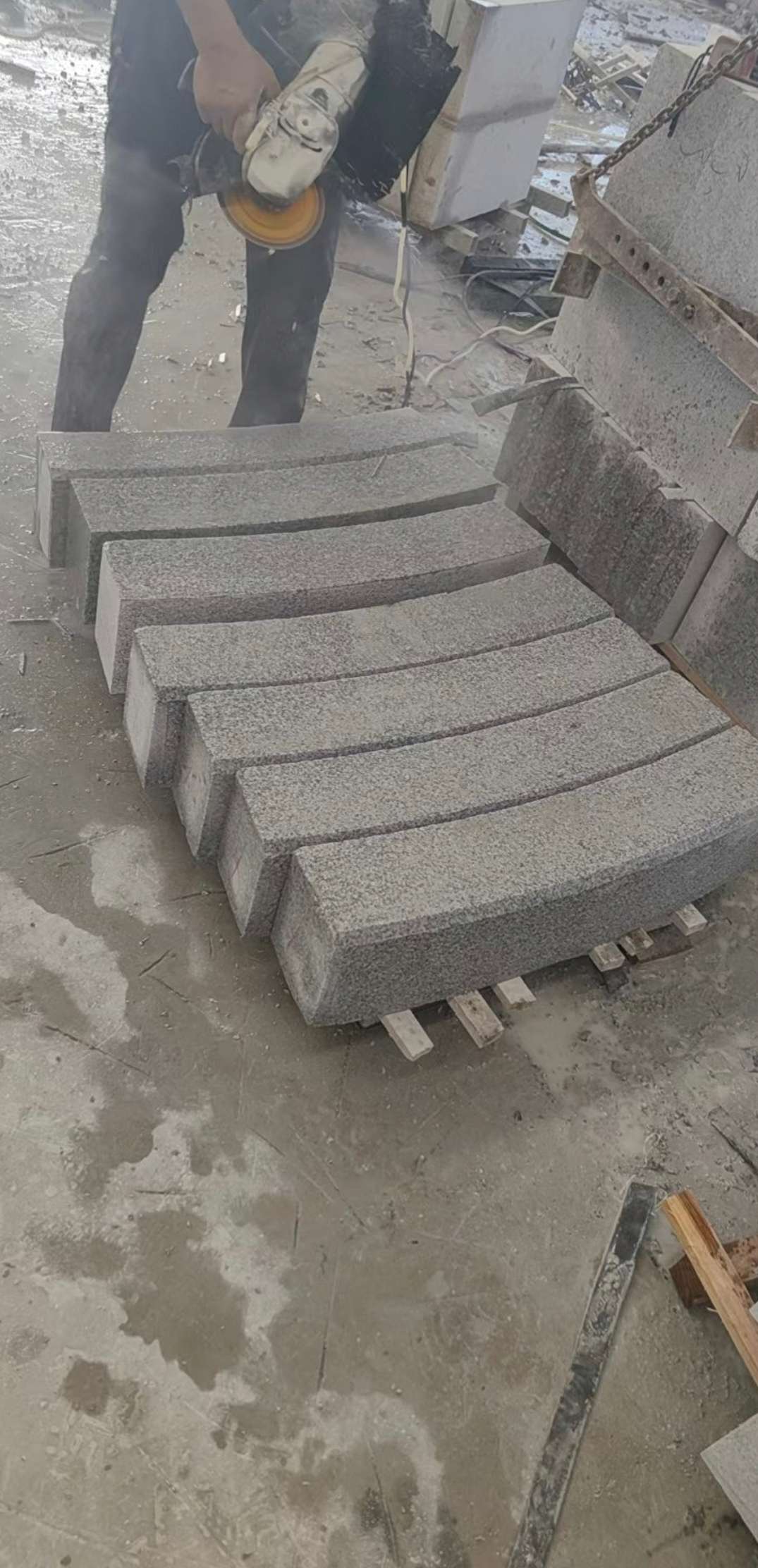 雅安芝麻白弧形路牙石