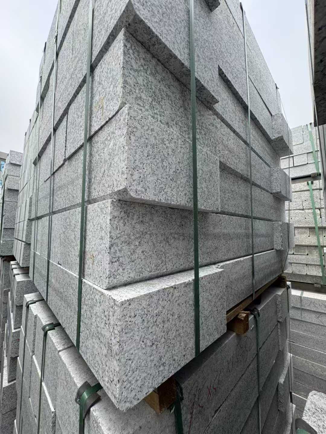 雅安芝麻白路牙石 马路牙子