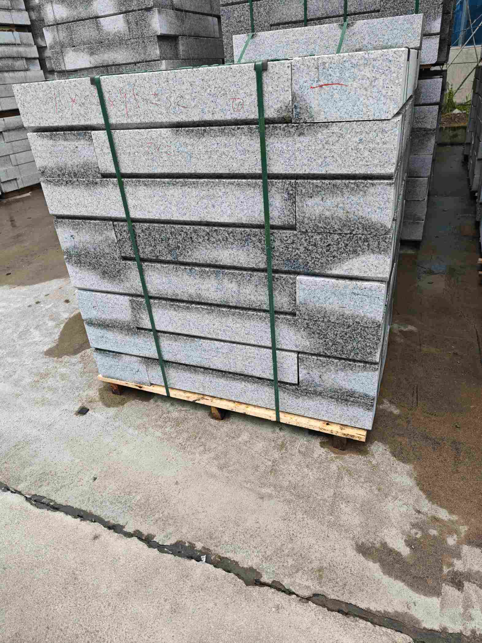 雅安芙蓉白路牙石，马路牙子